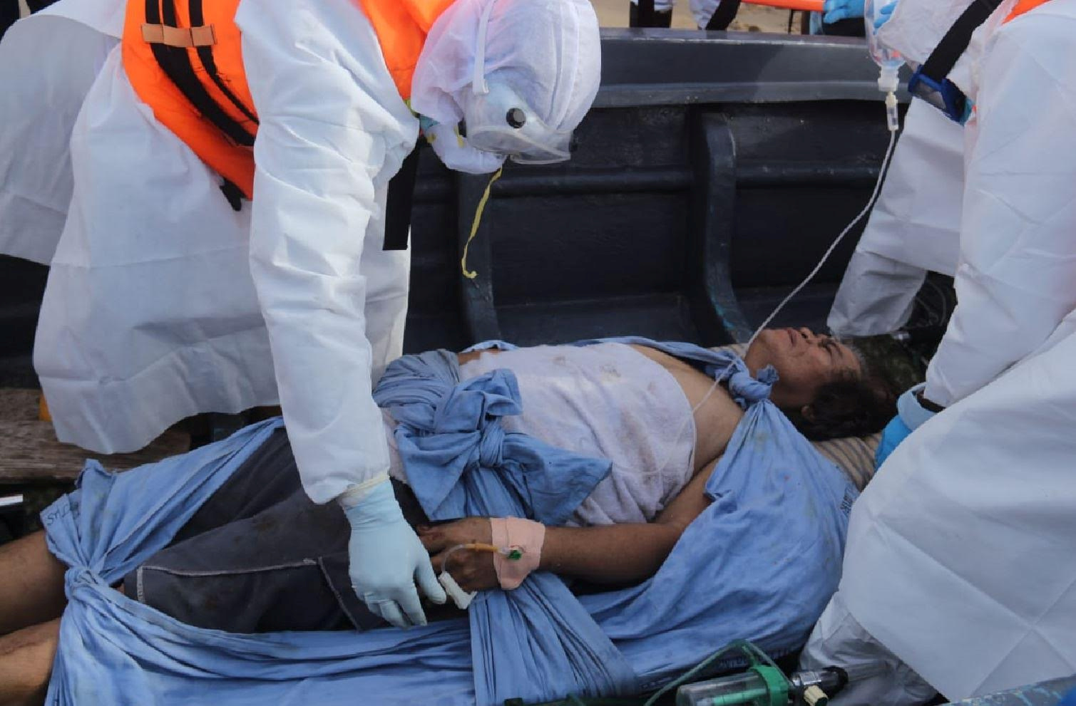 An injured crew member of the New Diamond, a very large crude carrier (VLCC) chartered by Indian Oil Corp (IOC), is taken to an ambulance by navy officials, in Kalmunai, Sri Lanka September 3, 2020. Picture taken September 3, 2020. Sri Lankan Navy media