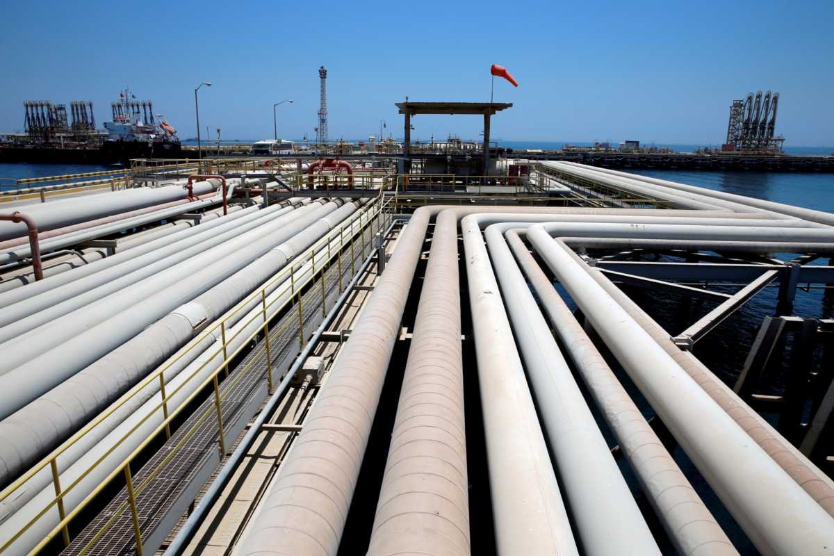 Βαθαίνει η οικονομική κρίση στη Σαουδική Αραβία – “Βουτιά” της πετρελαϊκής ζήτησης