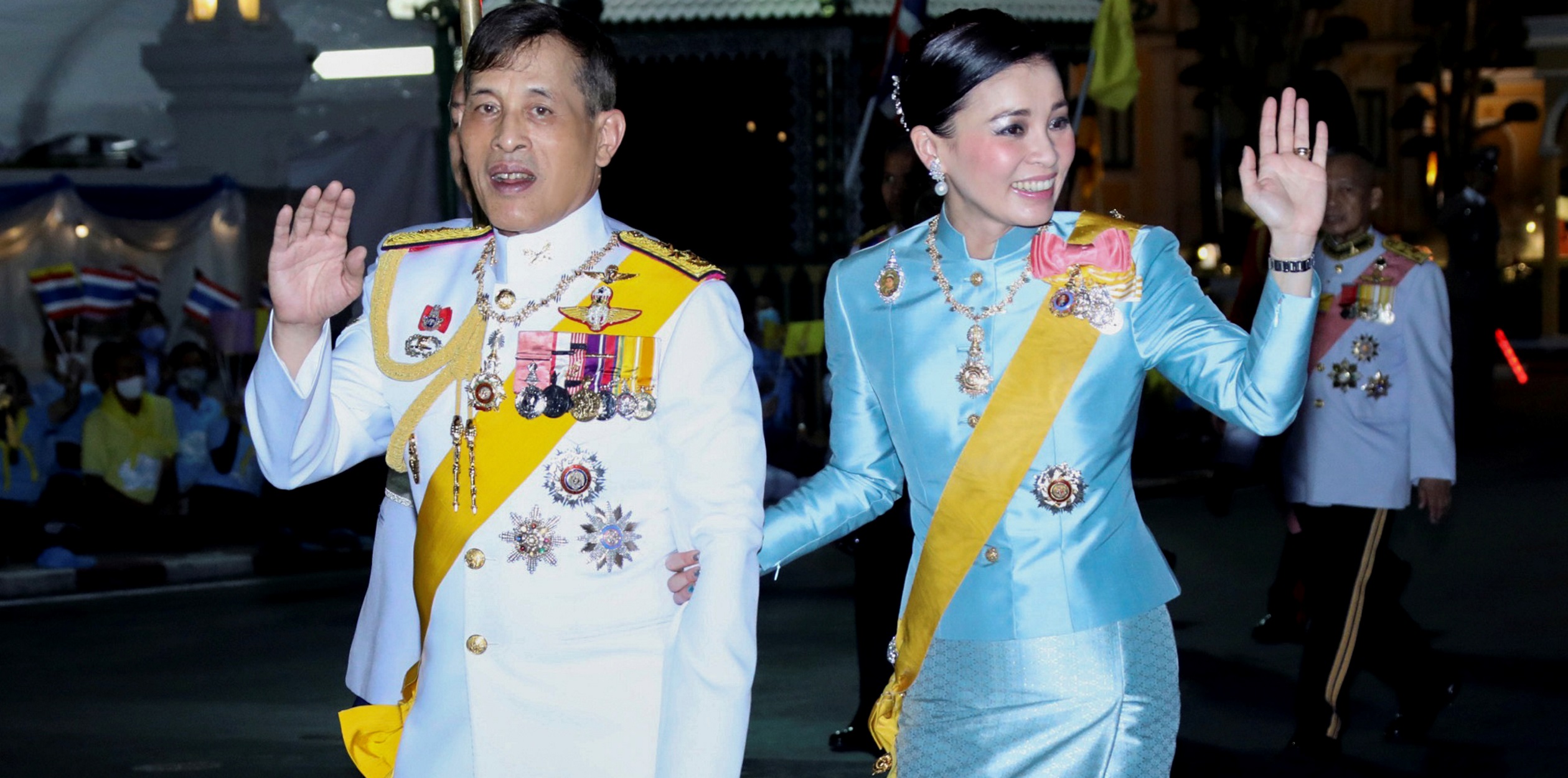 Ταϊλάνδη: Ο βασιλιάς Βαγιραλονγκόρν απένειμε χάρη στην πρώην φιλενάδα του (pic)