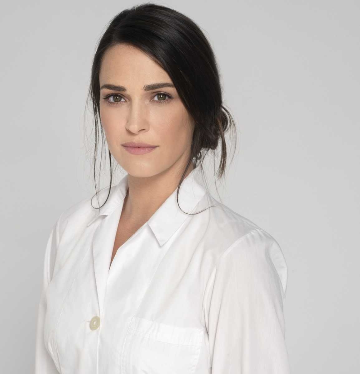 “Αγγελική” – Μαίρη Μηνά: Η πρωταγωνίστρια της νέας σειράς αποκαλύπτεται μέσα από φωτογραφίες