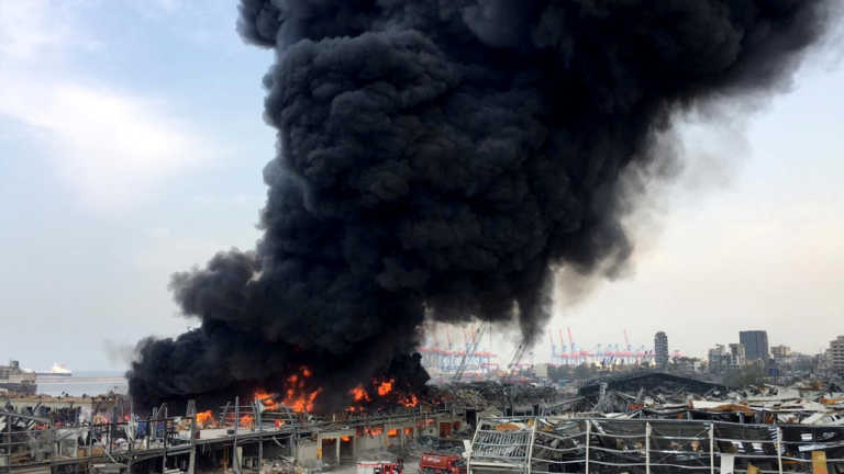 Νέα κόλαση φωτιάς στη Βηρυτό! Μεγάλη φωτιά και μαύροι καπνοί στο λιμάνι