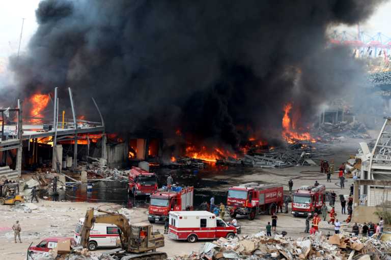 Κάηκε ανθρωπιστική βοήθεια για τη Βηρυτό από τη νέα μεγάλη φωτιά στο λιμάνι