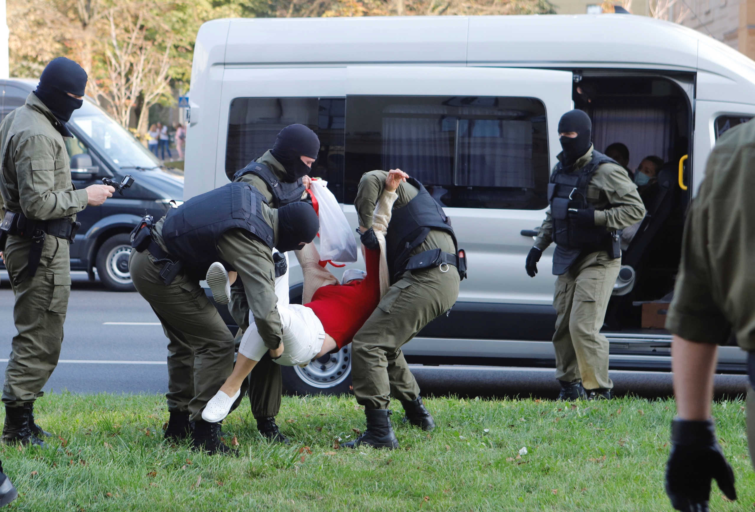 Belarusian law enforcement officers detain a woman during an opposition rally to reject the presidential election results and to protest against the inauguration of President Alexander Lukashenko in Minsk, Belarus September 26, 2020. REUTERS