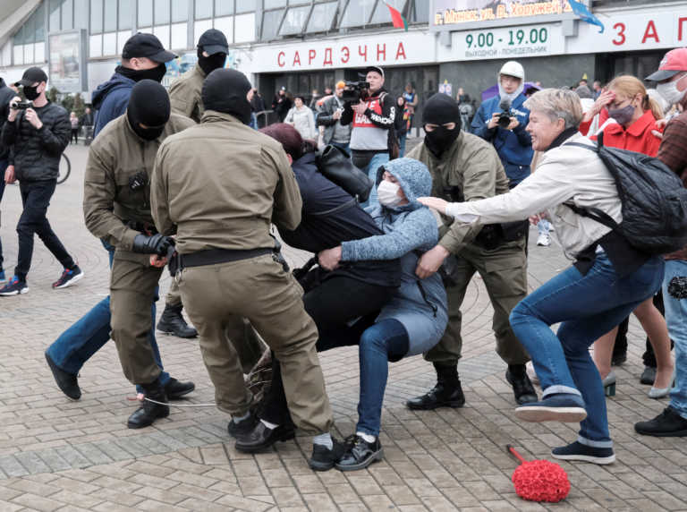 Λευκορωσία: Δεκάδες βίαιες συλλήψεις διαδηλωτών στην πρωτεύουσα Μινσκ