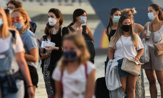 Χατζηχριστοδούλου: “Ο κορονοϊός άρχισε να ελέγχεται – Οφείλεται στους νέους και μπράβο τους!”