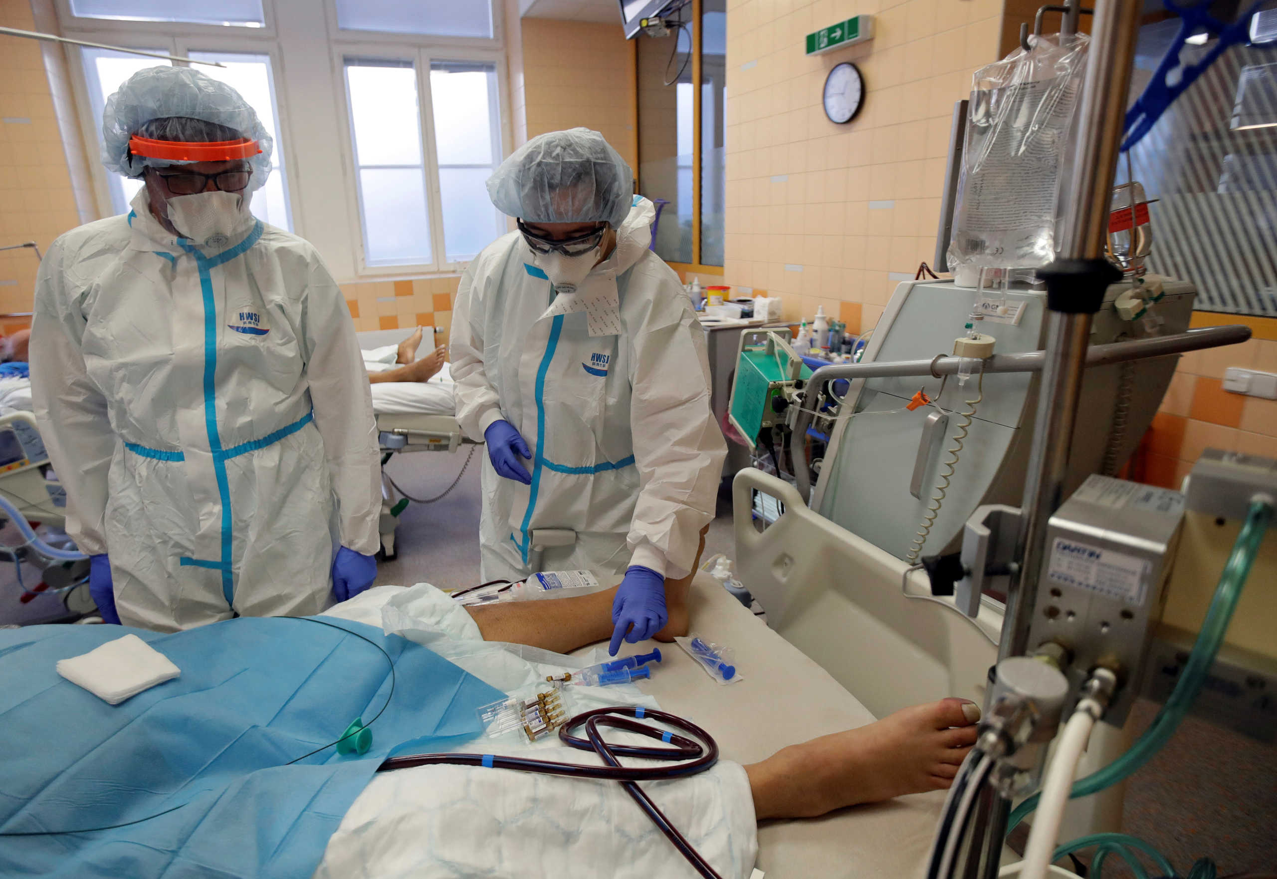 Members of the medical staff treat a patient suffering from the coronavirus disease (COVID-19) at the Intensive Care Unit (ICU) of the General University Hospital in Prague, Czech Republic, September 22, 2020. REUTERS