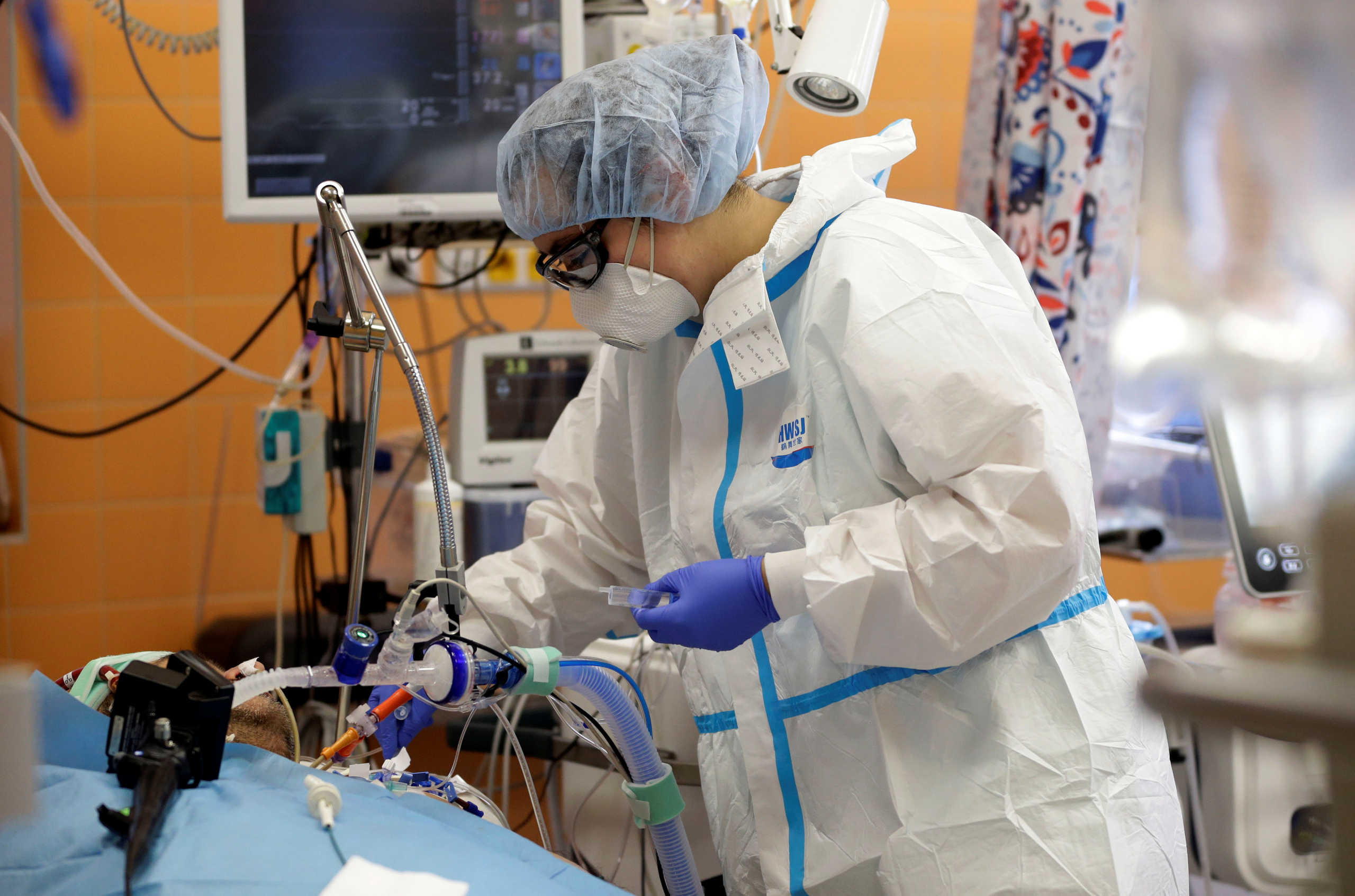 A member of the medical staff treats a patient suffering from the coronavirus disease (COVID-19) at the Intensive Care Unit (ICU) of the General University Hospital in Prague, Czech Republic, September 22, 2020. REUTERS