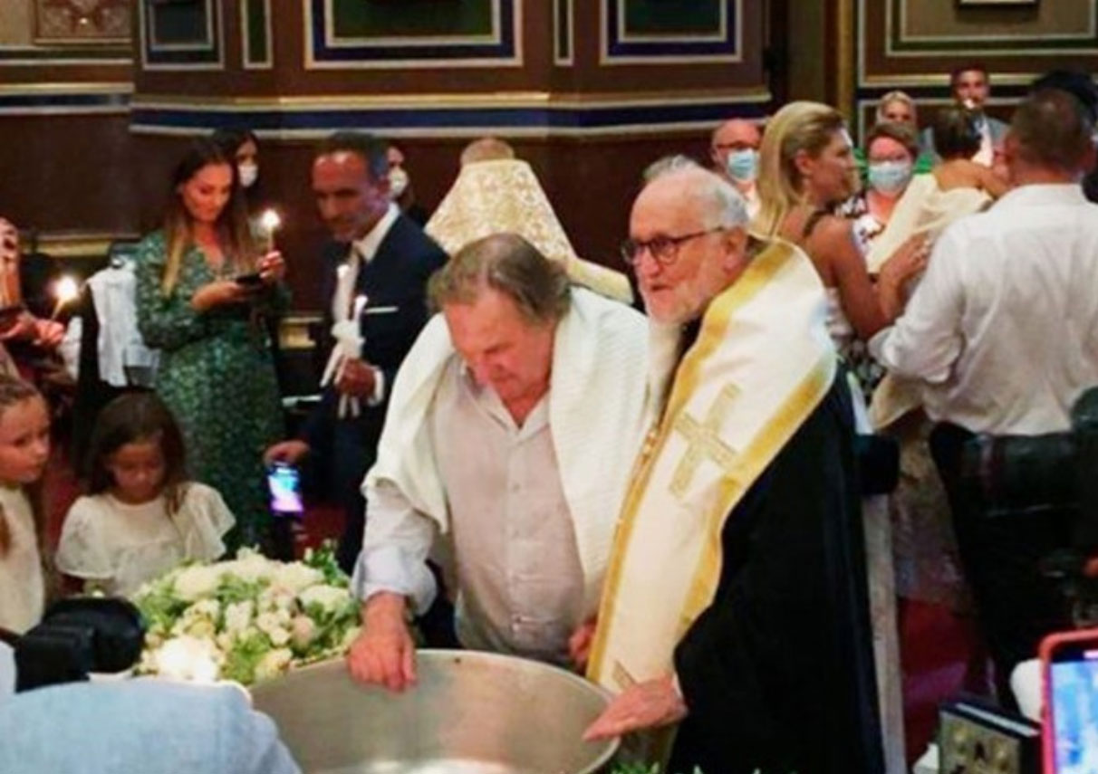Ο Ζεράρ Ντεπαρντιέ βαφτίστηκε χριστιανός ορθόδοξος με… “νονό” τον Νίκο Αλιάγα