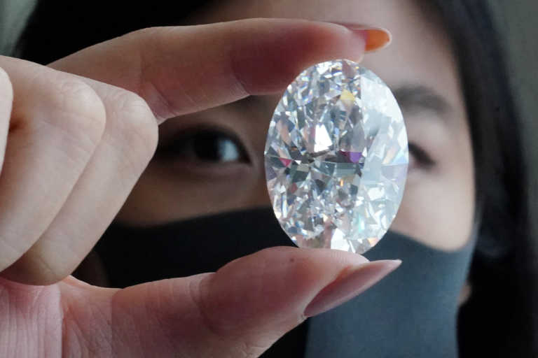 Δημοπρατείται αψεγάδιαστο διαμάντι 102 καρατίων – Μπορεί να πιάσει 25 εκατ. ευρώ (pics)