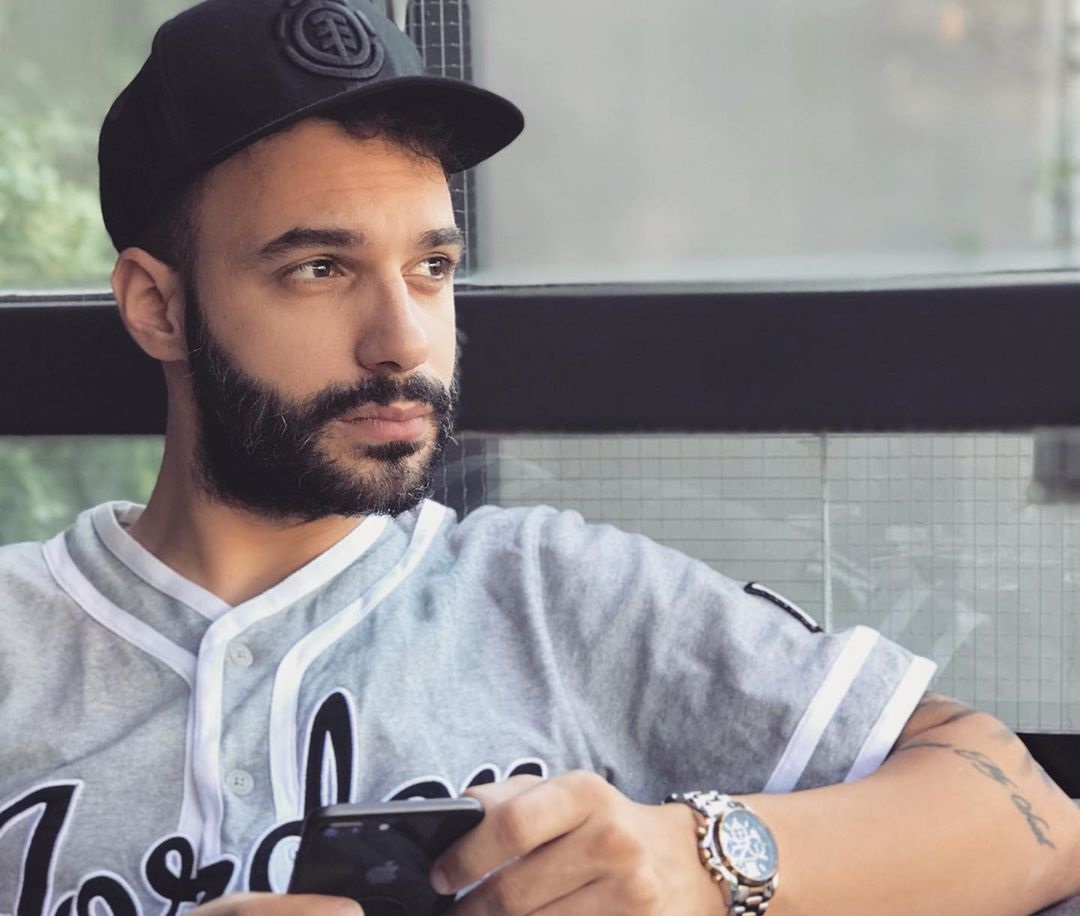 Ο τραγουδιστής Δημήτρης Καραδήμος αποκαλύπτει για το τροχαίο του – “Μιλάμε για 4.000 ευρώ ζημιά”