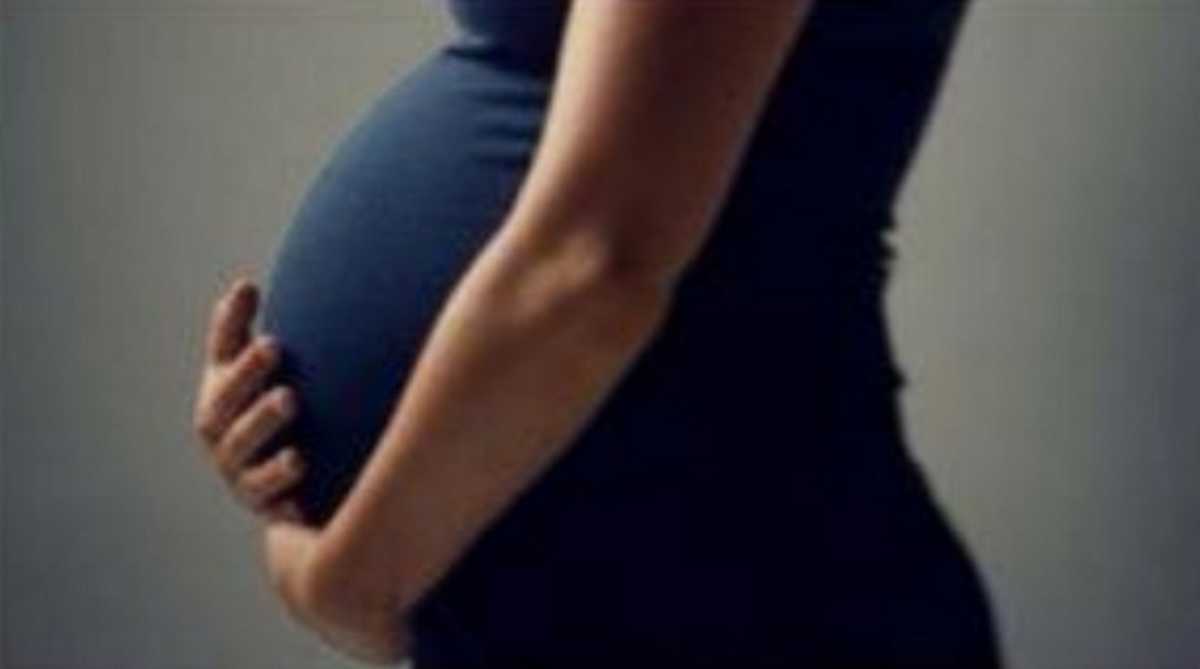 Οι έγκυες με κορονοϊό κινδυνεύουν να γεννήσουν πρόωρα και το μωρό να μπει σε ΜΕΘ