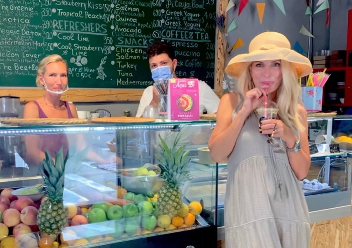 Ελένη Μενεγάκη: Η… πληρωμένη απάντησή  της στην ερώτηση “Εσύ είσαι στην Άνδρο, τα παιδιά σου που είναι;