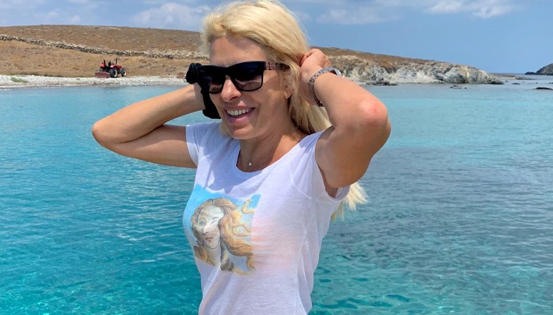 Ελένη Μενεγάκη: Το νυχτερινό πάρτι με φωτιές στα Άχλα και οι αγκαλιές με τον Μάκη Παντζόπουλο!