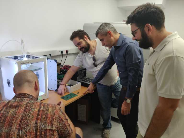 Θεσσαλονίκη: Αυτός είναι ο υπολογιστής… τσέπης του μέλλοντος! Εργαλείο κατά του κορονοϊού (Φωτό)