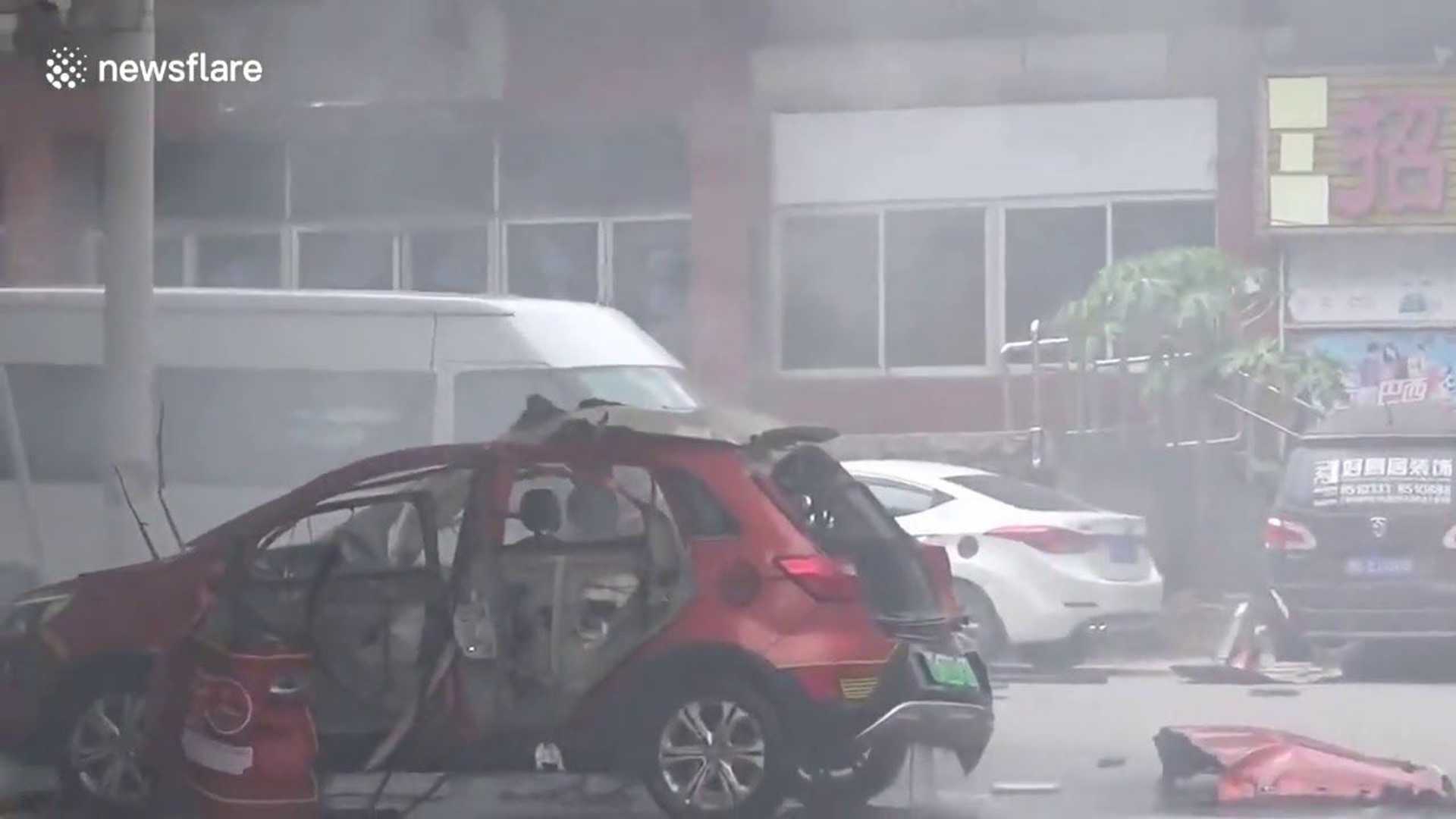 Ηλεκτρικό αυτοκίνητο εκρήγνυται κατά τη διάρκεια φόρτισης του! [vid]