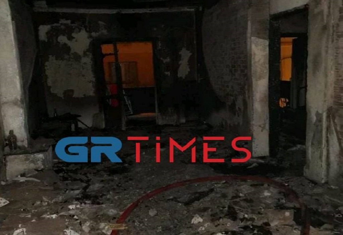 Στάχτη έγινε το διαμέρισμα της Θεσσαλονίκης στην οδό Σωκράτους (pics)