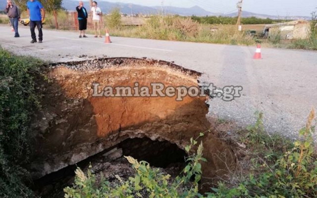 Φθιώτιδα: Έκλεισε ο δρόμος προς Λουτρά Υπάτης – Κατέρρευσε το παλιό γεφύρι!