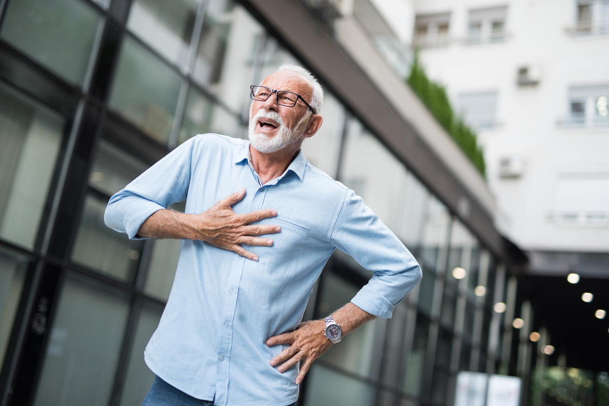 Βήχας και πόνος στην πλάτη μπορεί να είναι ανεύρυσμα θωρακικής αορτής: Τι πρέπει να ξέρετε