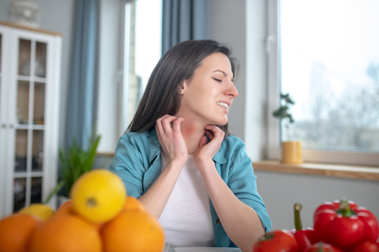 Τροφική αλλεργία ή τροφική δυσανεξία; Τα συμπτώματα για να ξέρεις τι σου προκαλεί μια τροφή