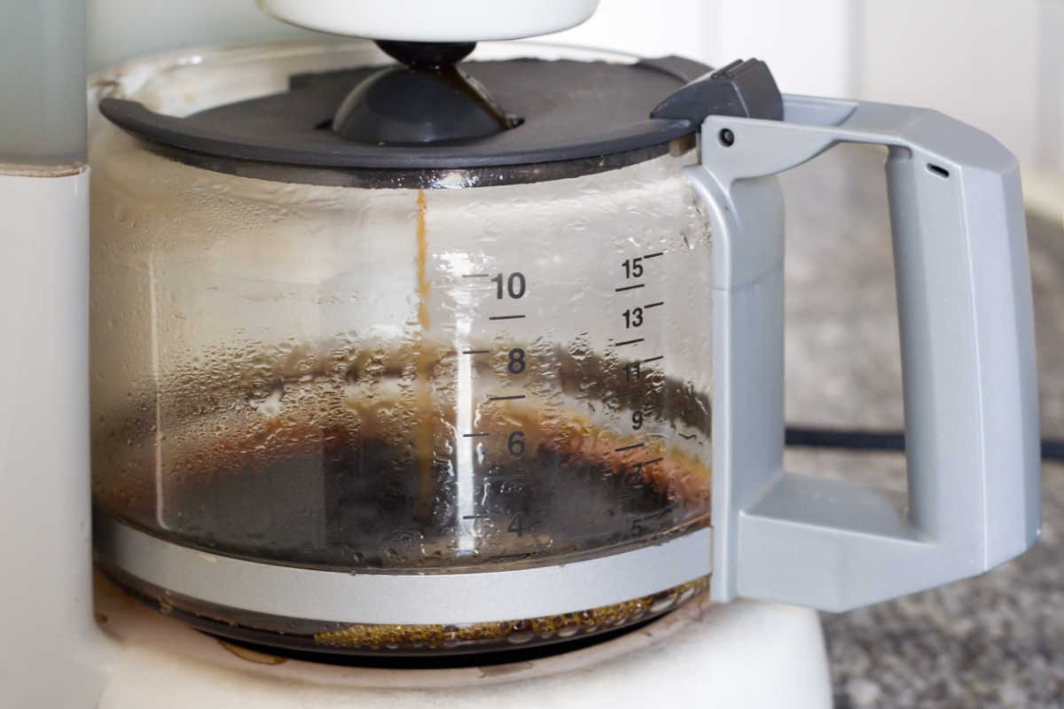 Πώς καθαρίζει η καφετιέρα από άλατα και υπολείμματα