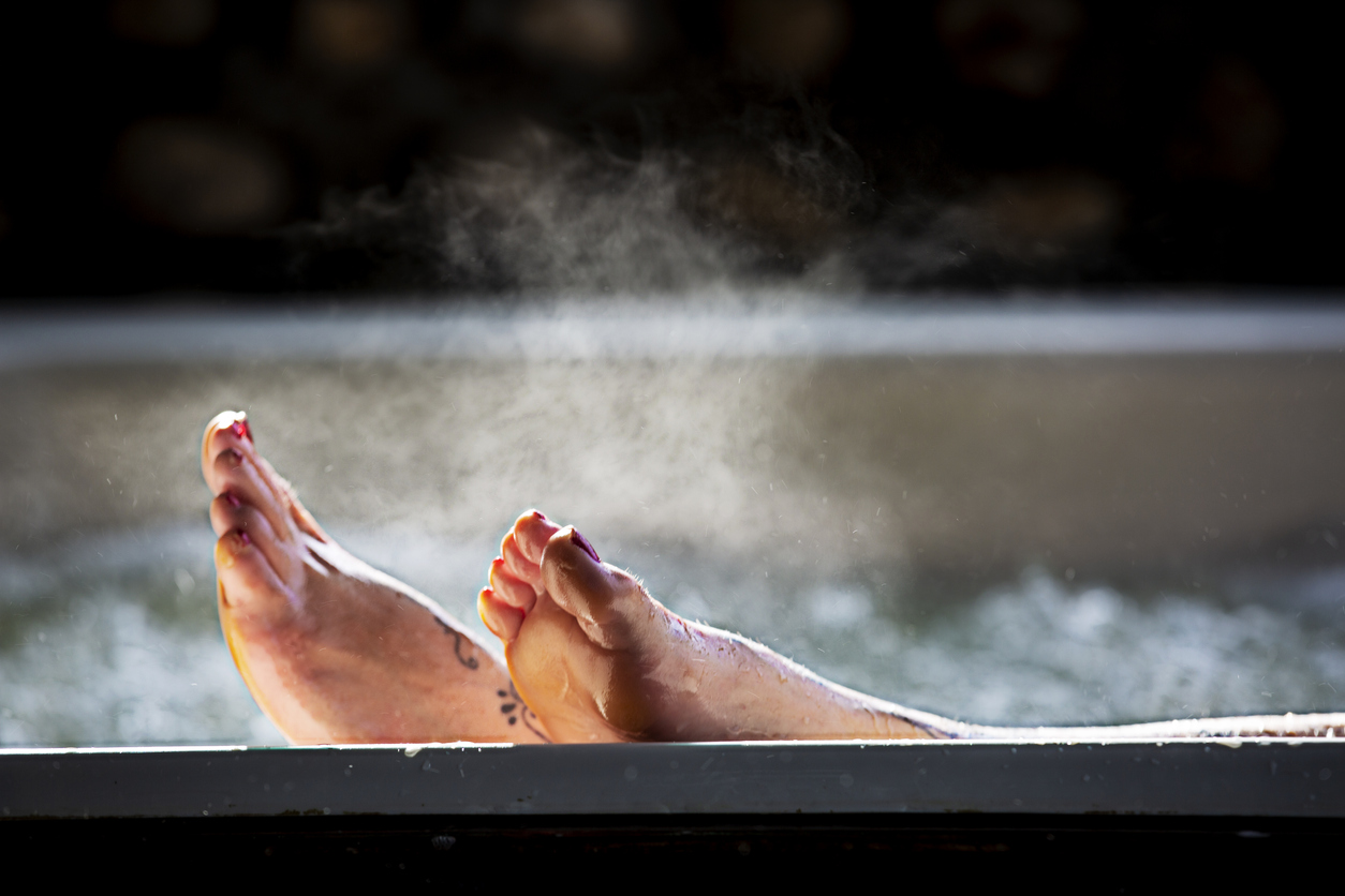 Τι παρατήρησαν οι επιστήμονες στην υγεία όσων κάνουν μπάνιο σε πολύ ζεστό νερό