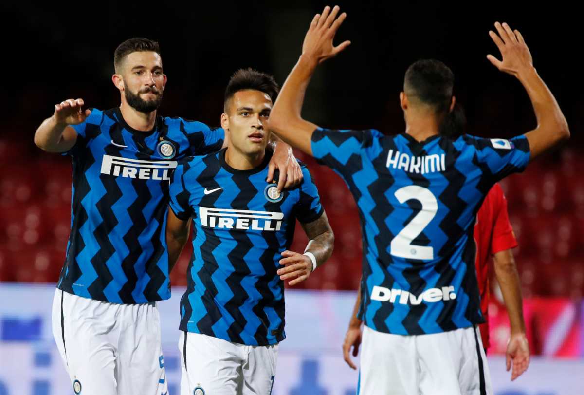 Soccer Football - Serie A - Benevento v Inter Milan - Stadio Ciro Vigorito, Benevento, Italy - September 30, 2020 Inter Milan's Lautaro Martinez celebrates scoring their fifth goal with teammates REUTERS