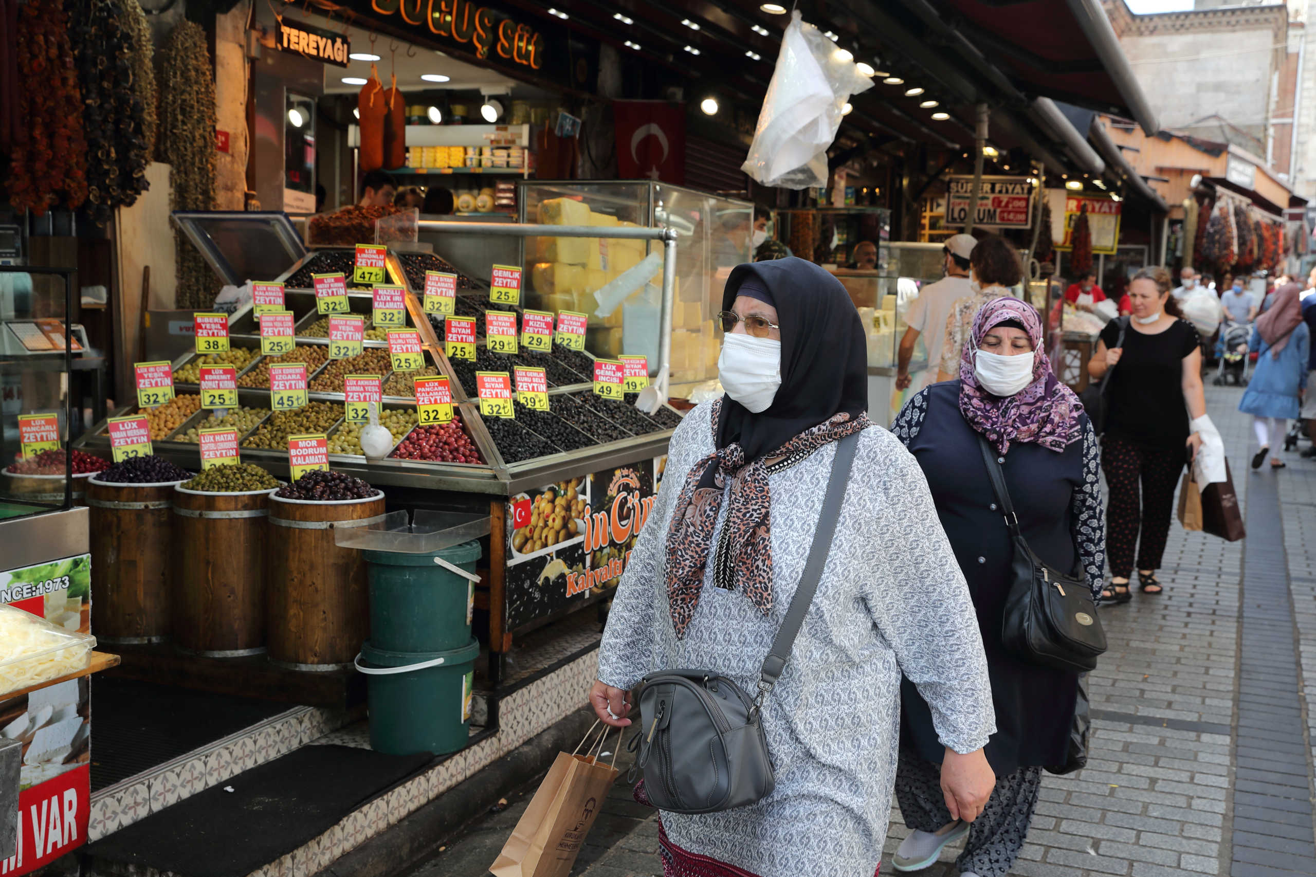 People shop at the Spice Market also known as the Egyptian Bazaar as the outbreak of the coronavirus disease (COVID-19) continues, in Istanbul, Turkey September 9, 2020. REUTERS