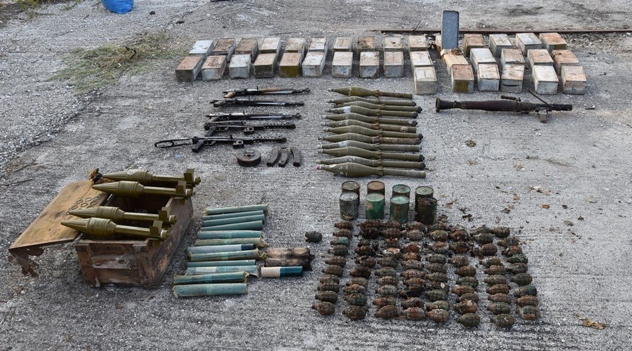 Καστοριά: Αυτοψία στο θαμμένο οπλοστάσιο – Εικόνες που καθηλώνουν