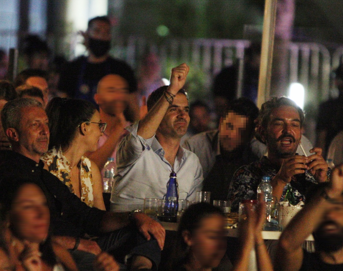 Kώστας Μπακογιάννης: Σόλο βραδινή έξοδος για τον Δήμαρχο της Αθήνας (pics)