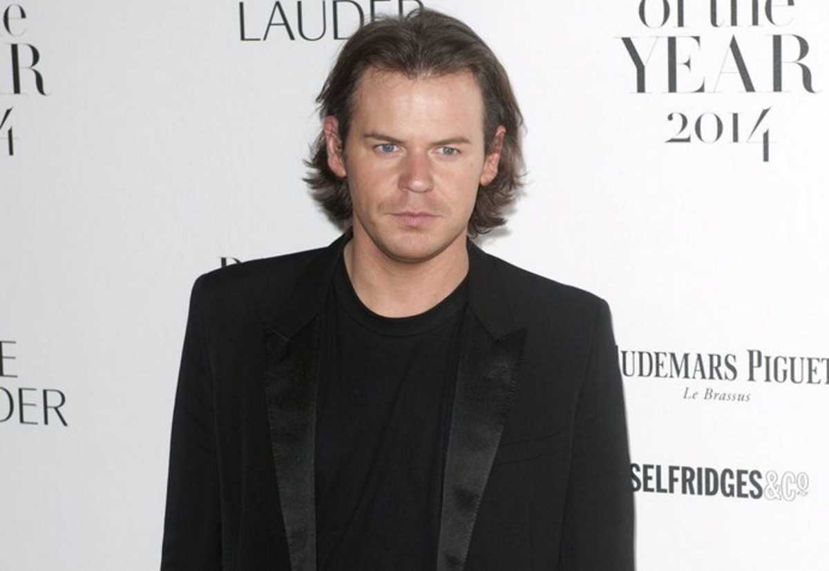 O Christopher Kane δανείζει την πλατφόρμα του στο Instagram σε σπουδαστές τού Saint Martins