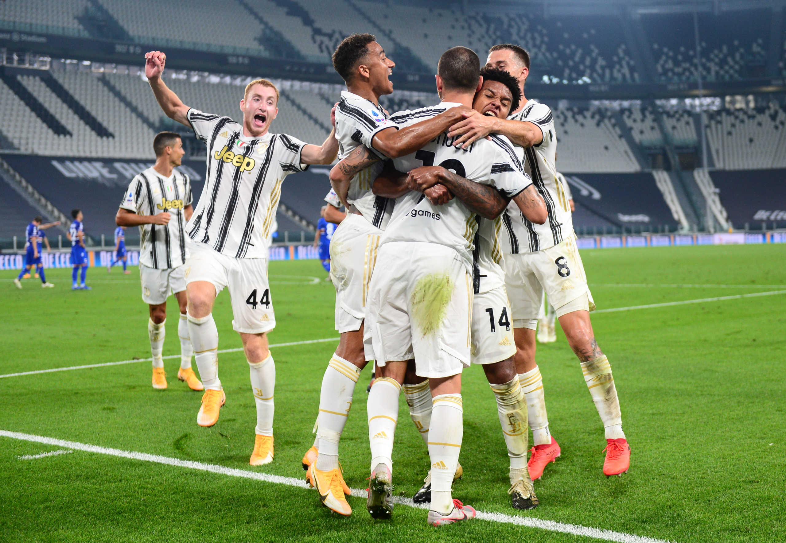 Soccer Football - Serie A - Juventus v Sampdoria - Allianz Stadium, Turin, Italy - September 20, 2020. Juventus' Leonardo Bonucci celebrates scoring their second goal with teammates. REUTERS