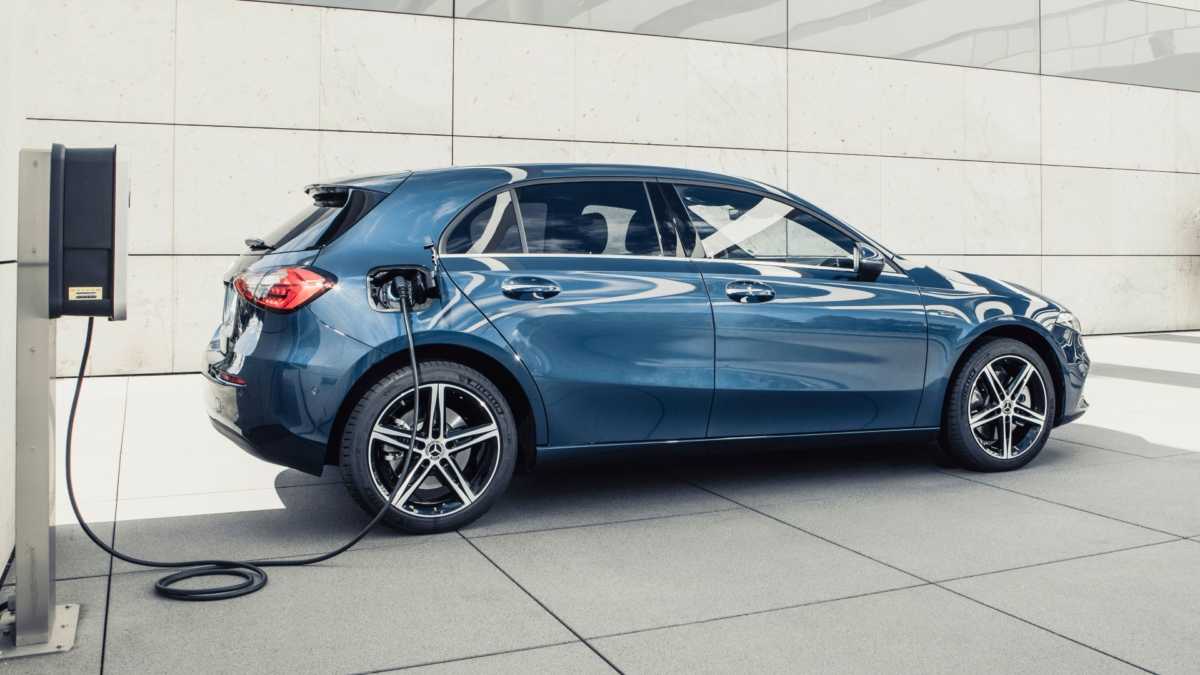 Πόσο κοστίζει η υβριδική Mercedes-Benz A250e στην Ελλάδα;