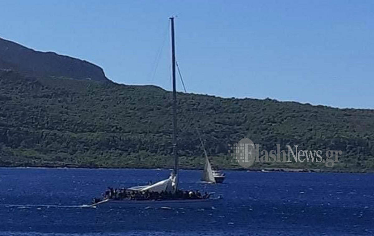 Σκάφος γεμάτο μετανάστες εντοπίστηκε κοντά στα Χανιά – Μεγάλη επιχείρηση του Λιμενικού (pics)