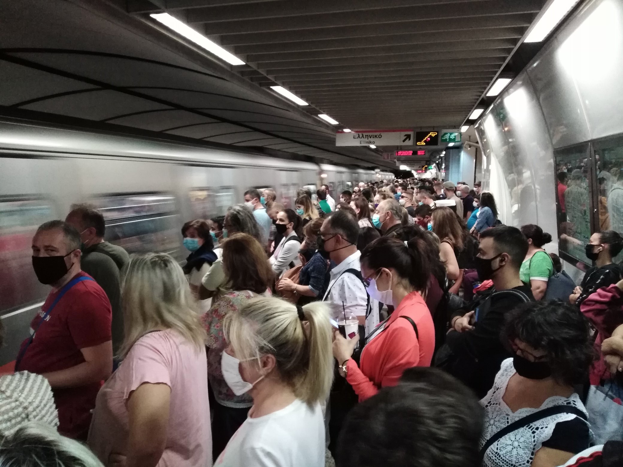 ΣΤΑΣΥ για τον συνωστισμό στο Μετρό: Βανδαλίζουν τα βαγόνια και έτσι δεν έχουμε συρμούς