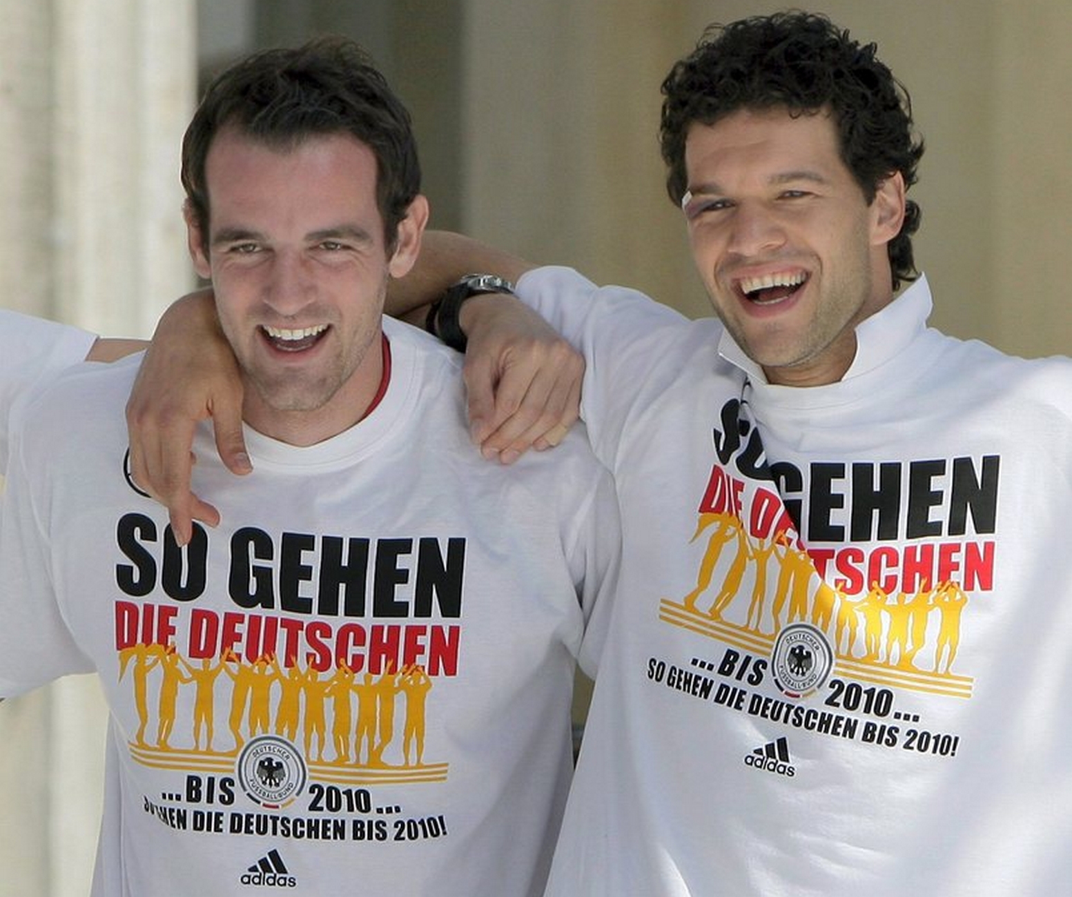 epa01400427 The captain of Germany's national soccer team, Michael Ballack (R), and defender Christof Metzelder (L), celebrate on stage during the team reception on the streets in front of Brandenburg Gate in Berlin, Germany, 30 June 2008. Germany's national soccer team was received by hundreds of thousands of fans at Brandenburg Gate after arriving at Berlin-Tegel airport. The day before the team had lost the Euro2008 final against Spain 0-1.  EPA