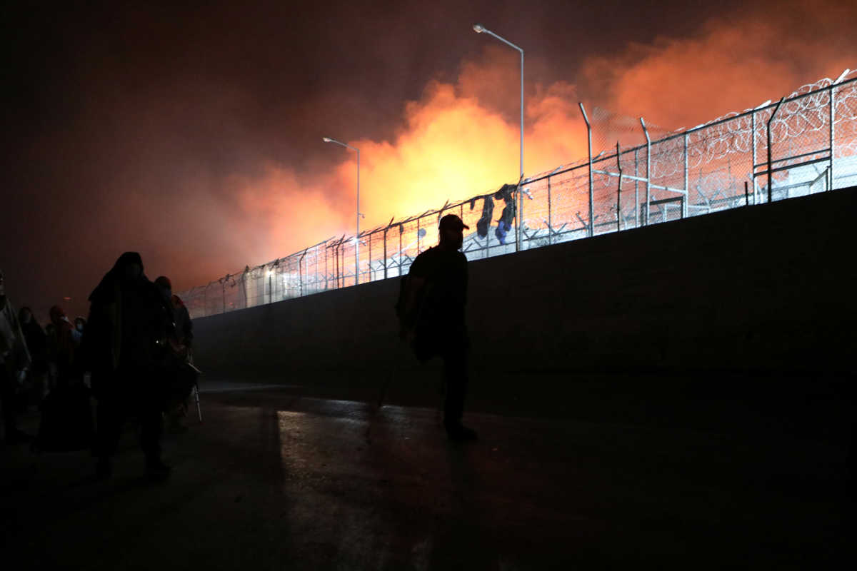 Μόρια: Αποκαλυπτικά τα ευρήματα ΕΥΠ και Αντιτρομοκρατικής για τη φωτιά στο κέντρο υποδοχής προσφύγων