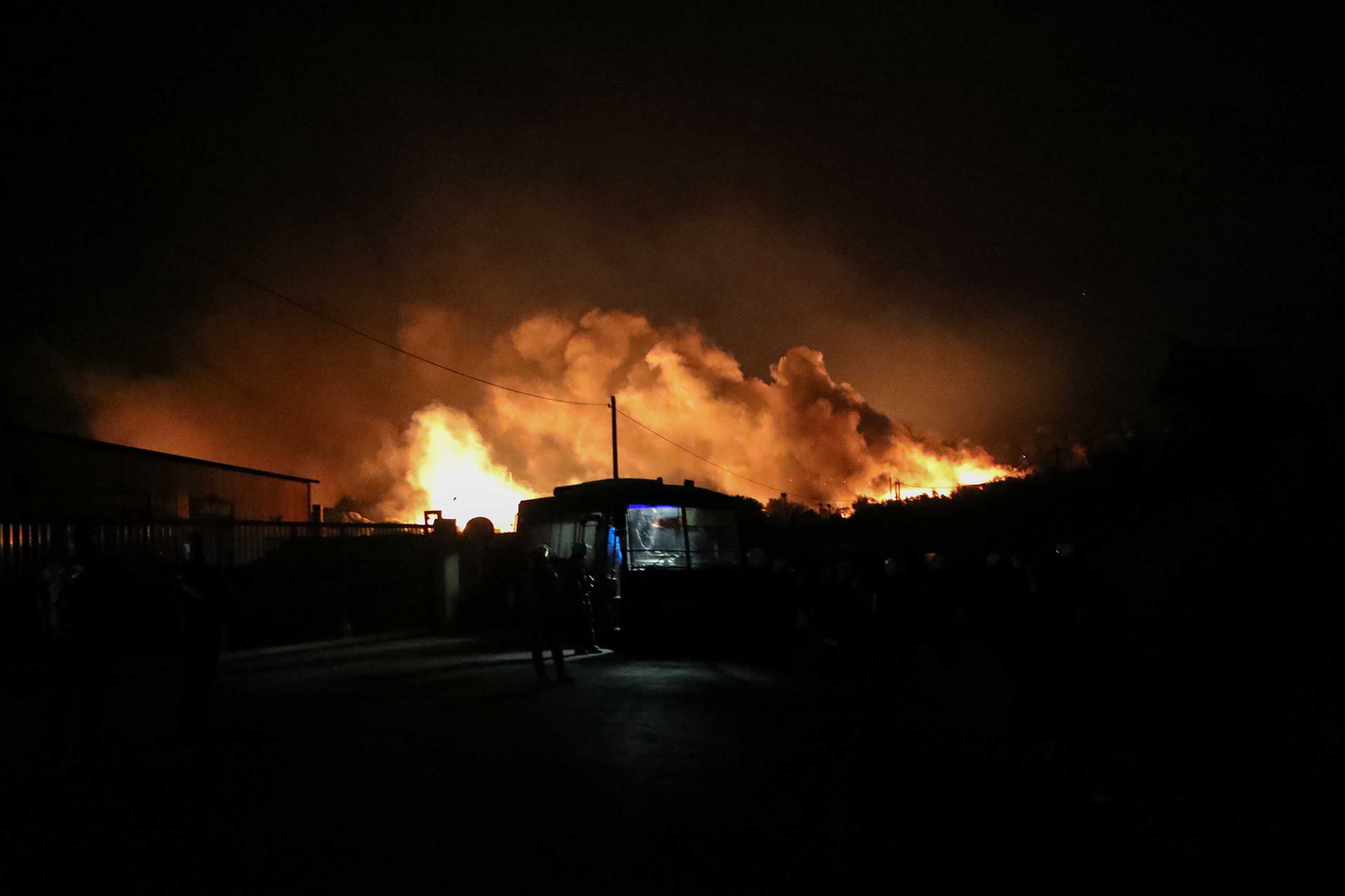 Πέτσας για Μόρια: Όλα ανοιχτά ακόμη και η προβοκάτσια