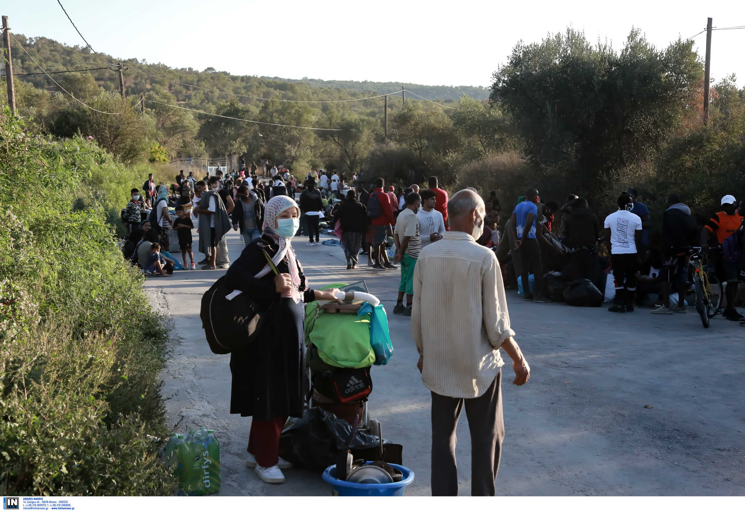 Ακτιβιστές από την Ολλανδία ήρθαν στην Ελλάδα να πάρουν με το «έτσι θέλω» δεκάδες πρόσφυγες