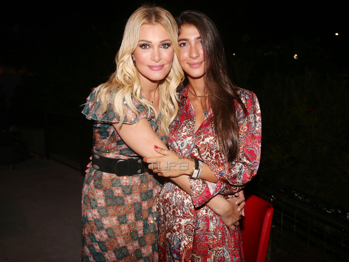 Νατάσα Θεοδωρίδου: Η κόρη της, Χριστιάνα Μπέτα, την απόλαυσε στο Κατράκειο και φωτογραφήθηκε μαζί της!