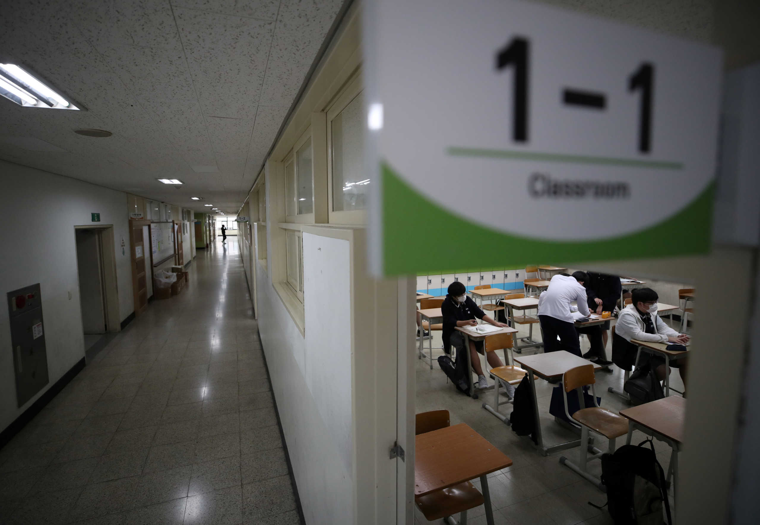 Σεούλ: Ανοίγουν ξανά τα σχολεία μετά τη μείωση των κρουσμάτων κορονοϊού