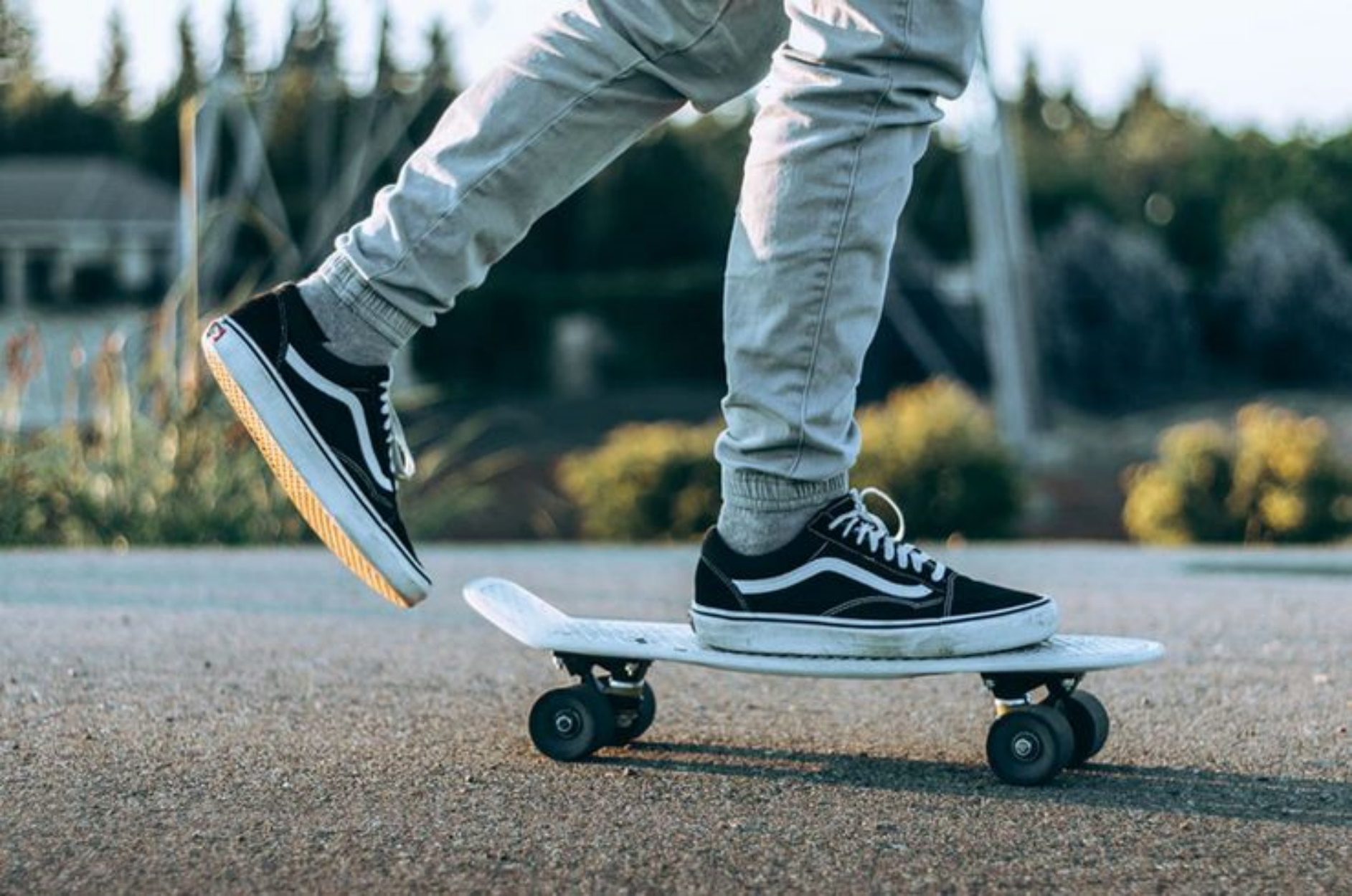 Δείτε γιατί τα θρυλικά Vans Old Skool δεν πρέπει να λείπουν από καμία ντουλάπα