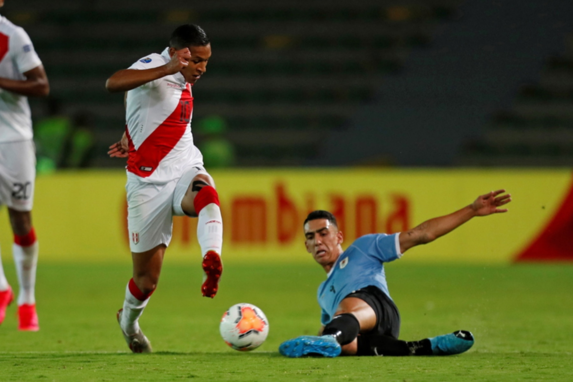 epa08174057 Fernando Pacheco (L) of Peru vies for the ball with Jose Rodriguez (R) of Uruguay during a group B South 2020 CONMEBOL Pre-Olympic Tournament game between Peru and Uruguay, at Centenario stadium in Armenia, Colombia, 28 January 2020.  EPA