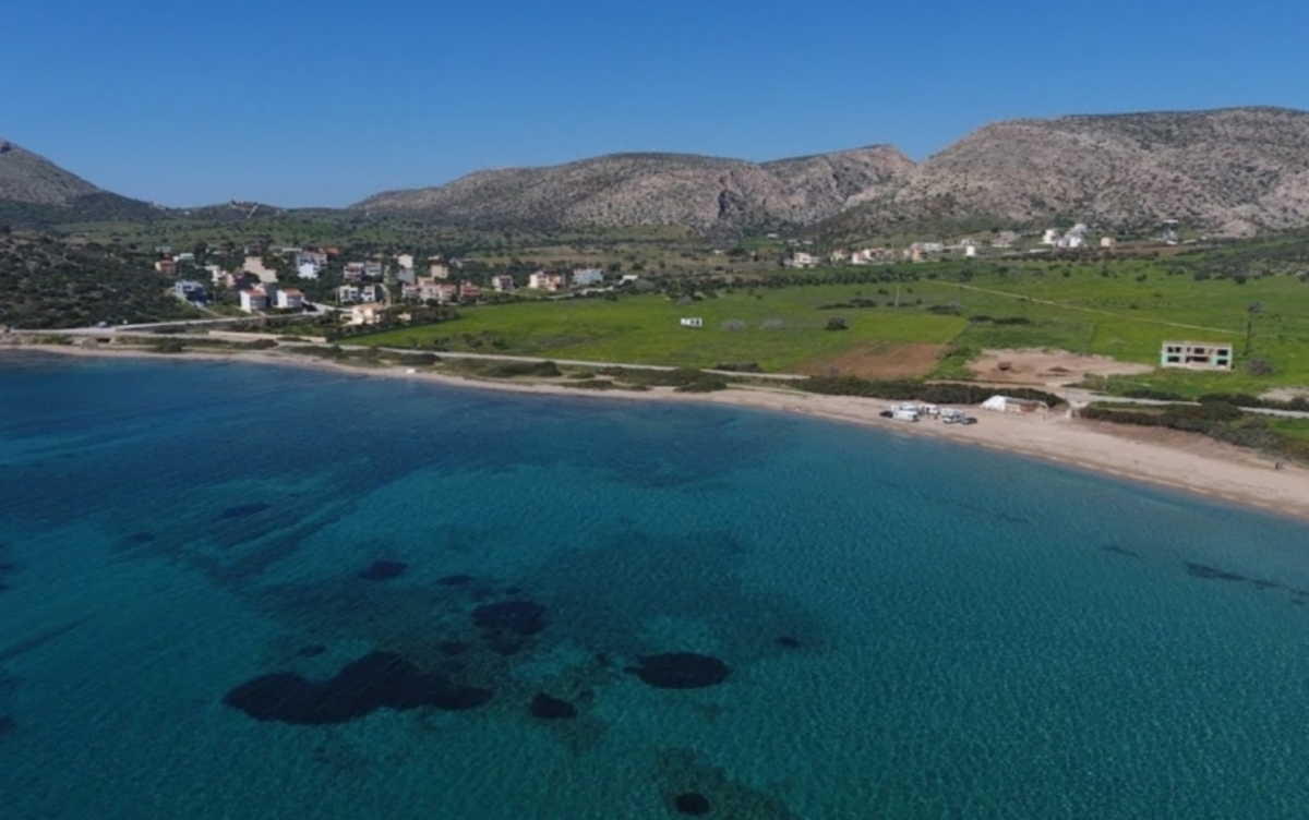 Δέκα παραλίες κοντά στην Αθήνα για τα μπάνια του Σεπτεμβρίου