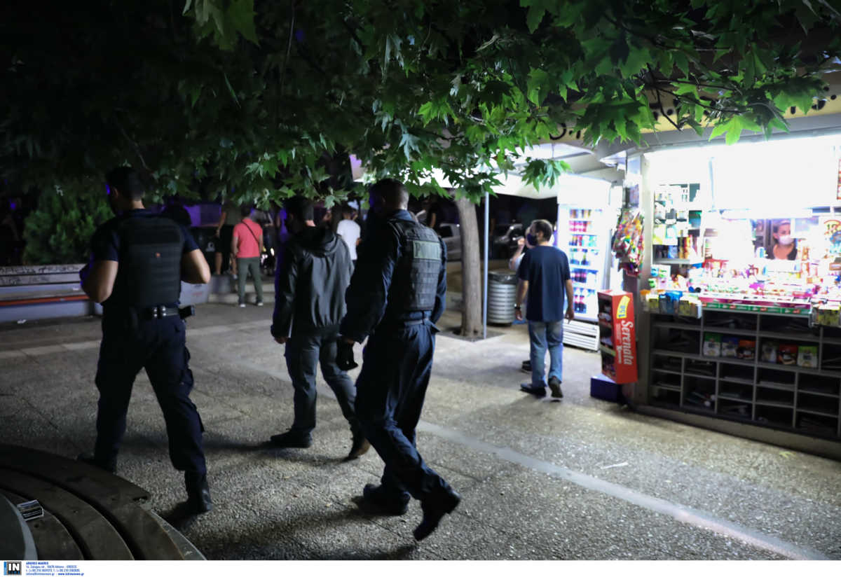 Κορονοϊός: Έκλεισαν τα μεσάνυχτα περίπτερα και κάβες – Περιπολίες από την ΕΛΑΣ
