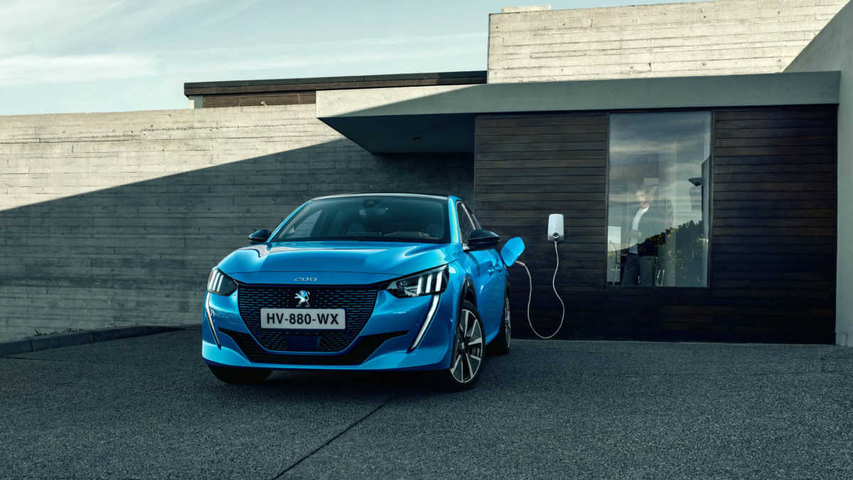 H Peugeot οδηγεί τις πωλήσεις των ηλεκτρικών αυτοκινήτων