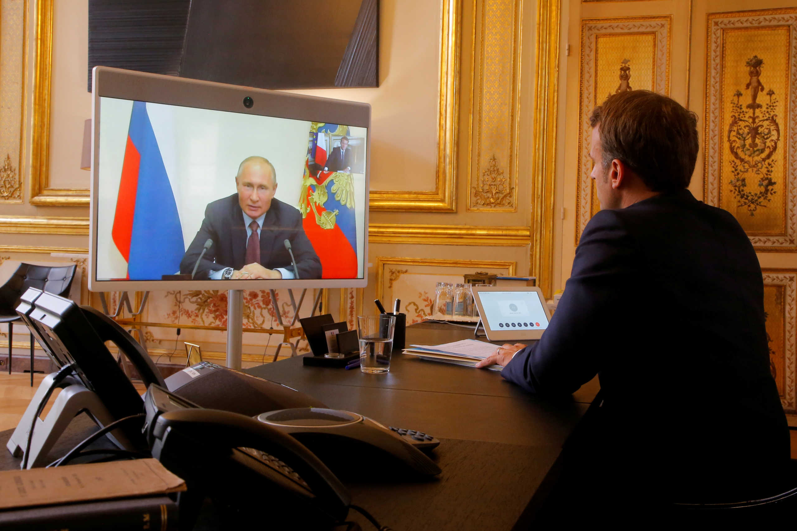 Πούτιν σε Μακρόν για υπόθεση Ναβάλνι: “Απαράδεκτες οι κατηγορίες”