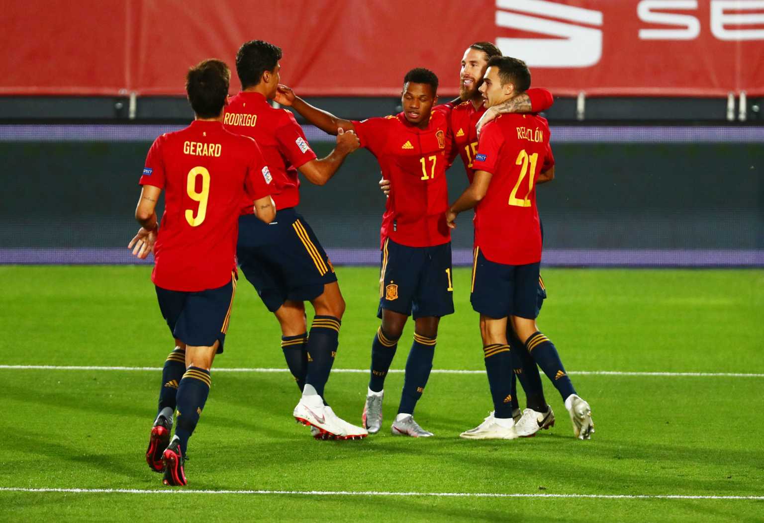 Испания 4 2. Евро футбол испания италия. Футбол италия испания 1:1. Squillo италия 2013. Барселона бетис статистика.