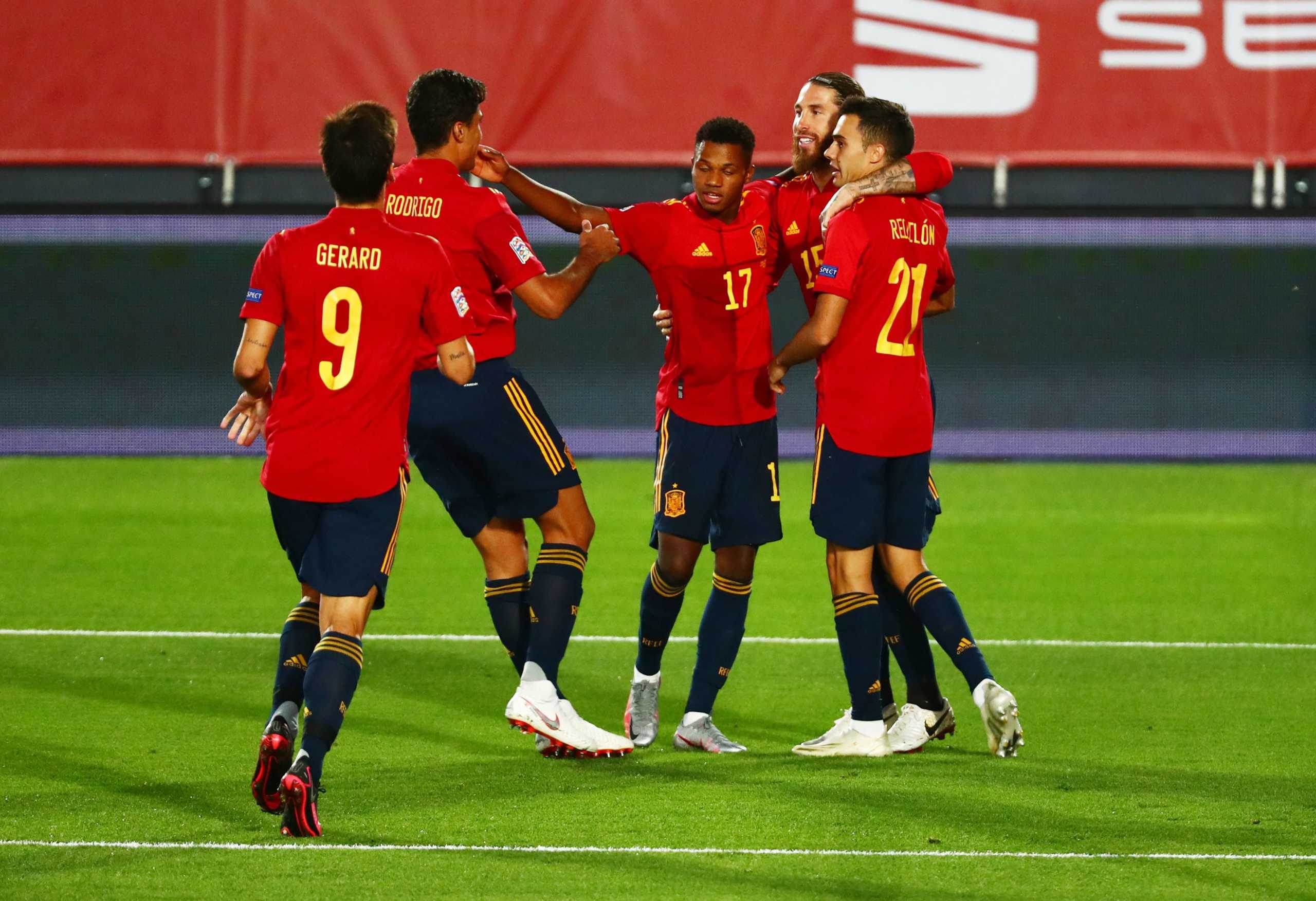 Soccer Football - UEFA Nations League - League A - Group 4 - Spain v Ukraine - Estadio Alfredo Di Stefano, Madrid, Spain - September 6, 2020 Spain's Sergio Ramos celebrates scoring their first goal with teammates REUTERS