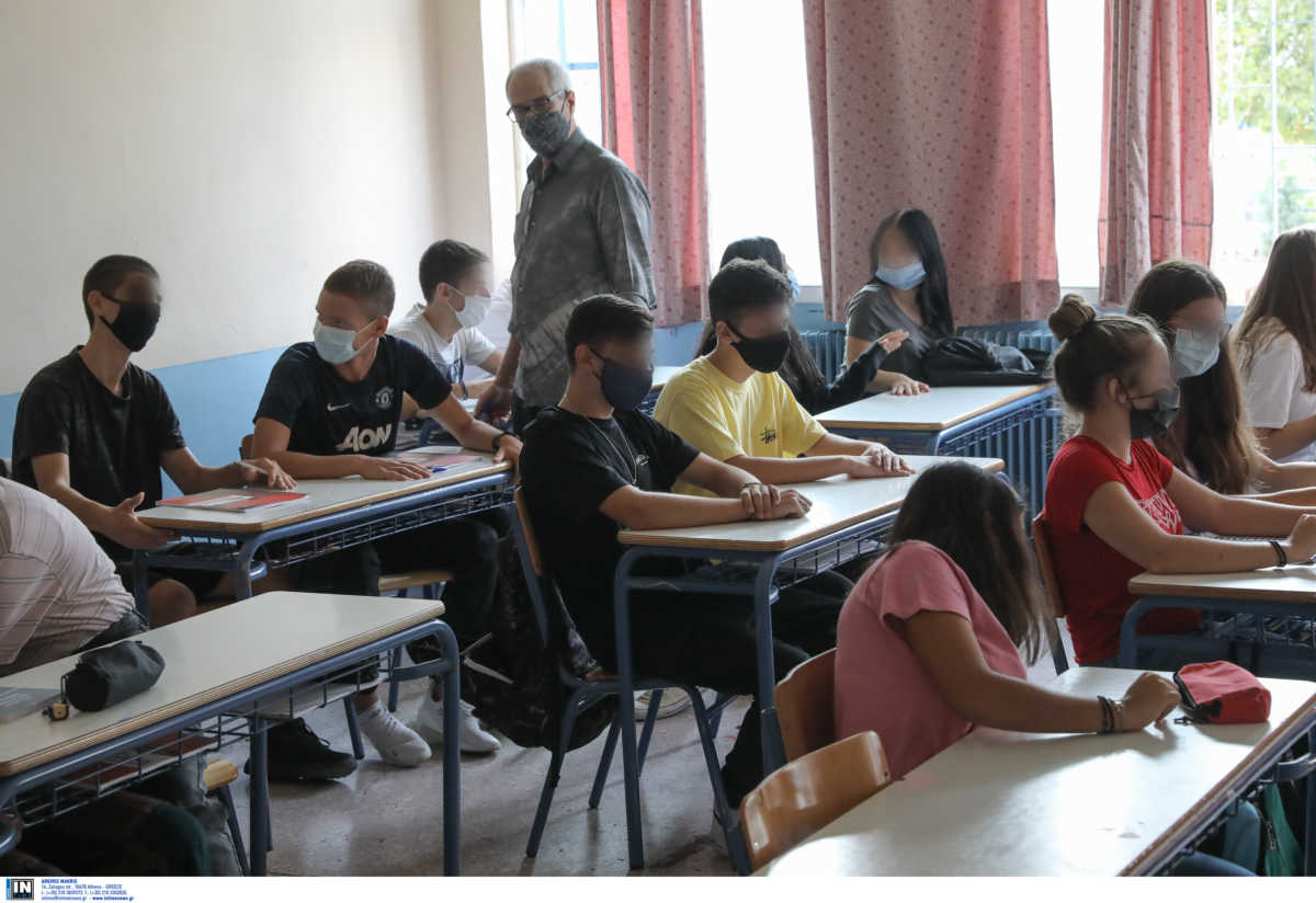 Κορονοϊός: Ανοιχτό το ενδεχόμενο για νέα μέτρα στα σχολεία – Τι θα κρίνει την απόφαση