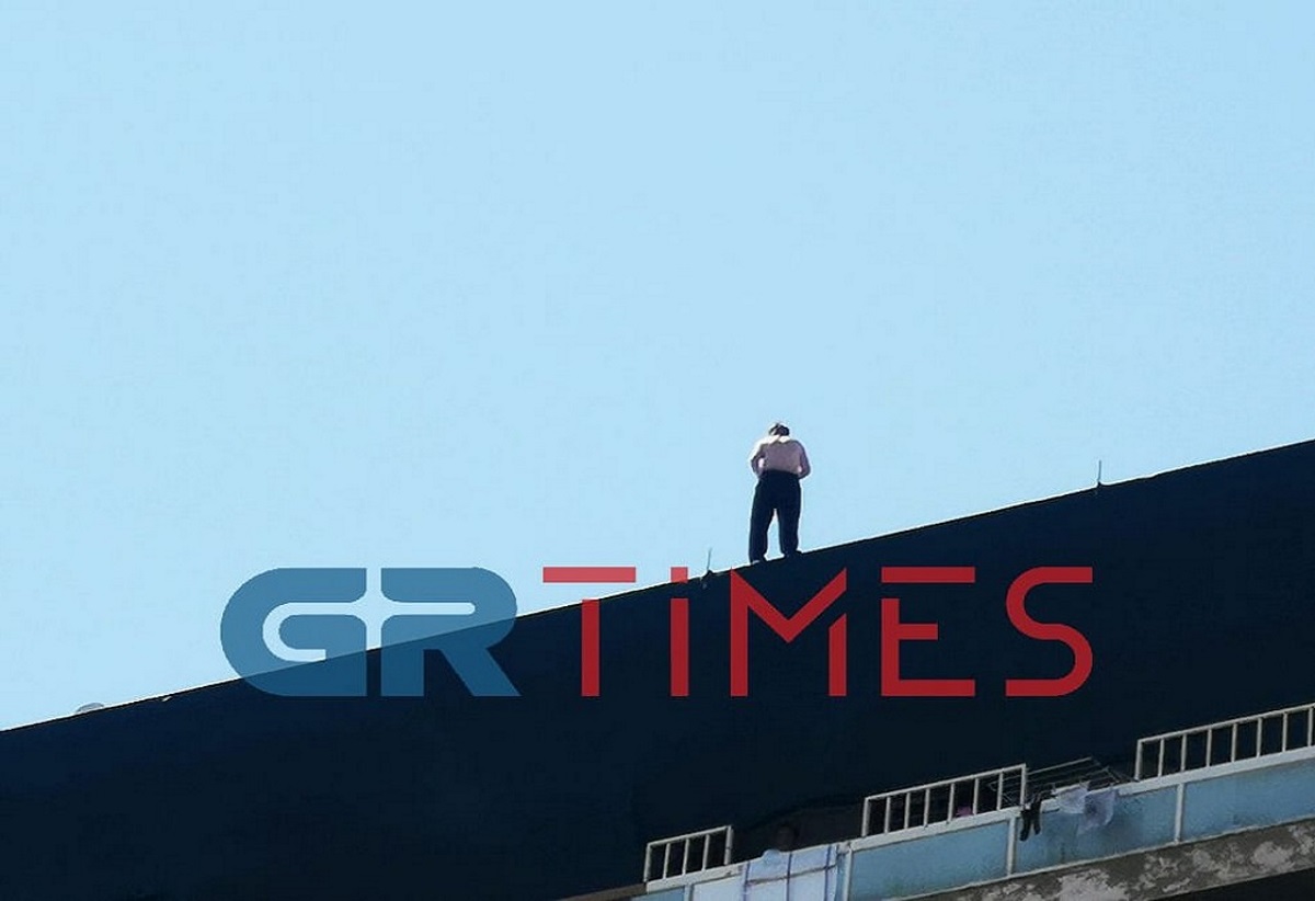 Θεσσαλονίκη: Απειλούσε να πέσει από τον 12ο όροφο! (video)